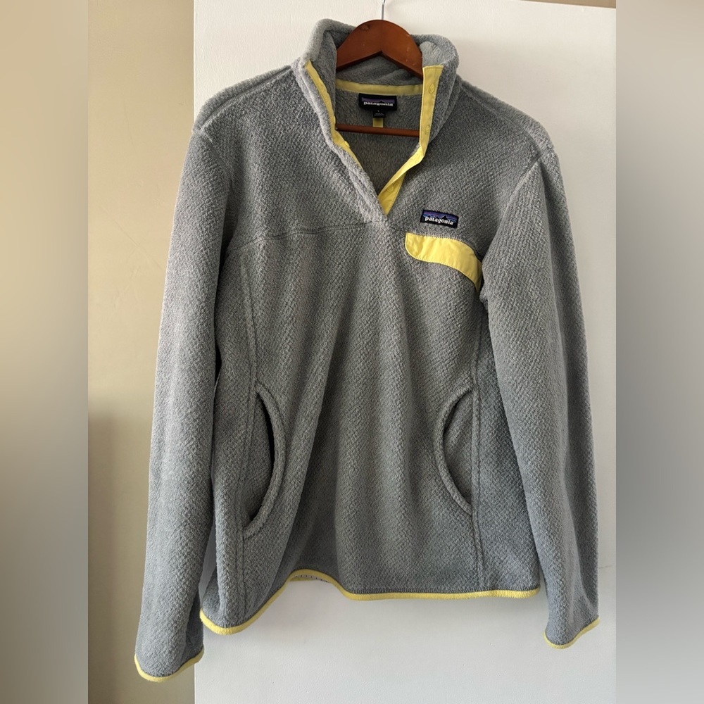 Patagonia Pullover in Gray and Yellow